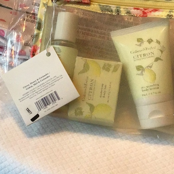 Bundle of Travel Toiletry Bag w Beautiful Bag of Bath Products NWT! Barbiecore🥰 - Picture 10 of 12